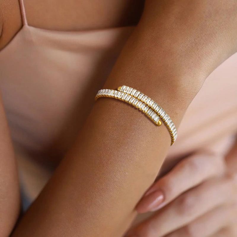 Bracelete Ajustável com Cristais Banhado a Ouro 18K