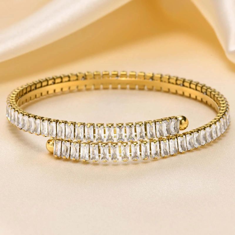 Bracelete Ajustável com Cristais Banhado a Ouro 18K